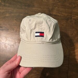 Tommy Hilfiger Light Tan Cap